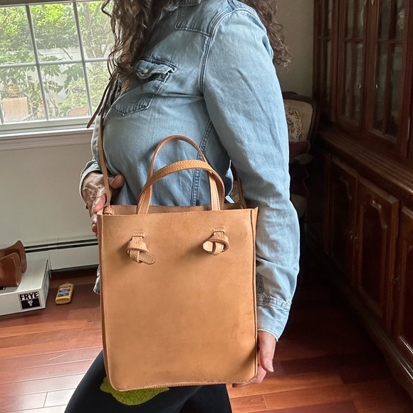 Nisolo Vachetta Leather Small Tote & Crossbody - Picture 3 of 16